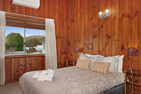 Le Chateau - Surfers Gold Coast 2
