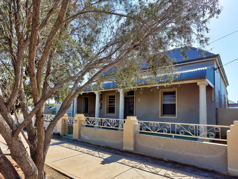 McCulloch's Rest - Surfers Gold Coast 0