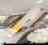 Meriton Suites Bondi Junction - Surfers Gold Coast