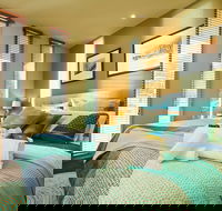No. 6 Luxury Private Haven - Surfers Gold Coast
