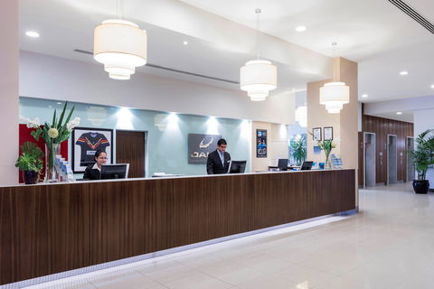 Oaks Glenelg Plaza Pier Suites - Surfers Gold Coast 1