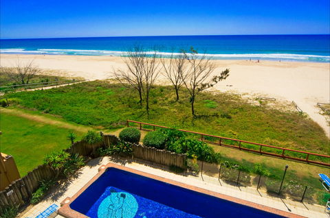 Pelican Sands Beach Resort - Surfers Gold Coast 0