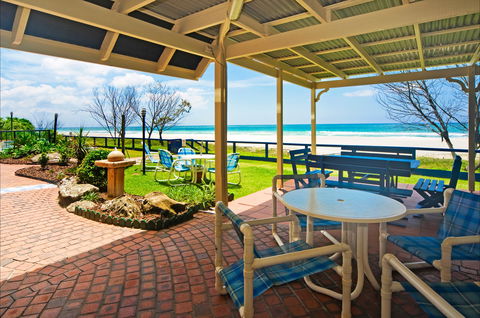 Pelican Sands Beach Resort - Surfers Gold Coast 2