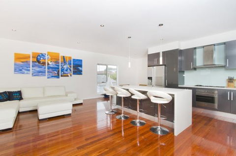 Shellharbour Seabird - Surfers Gold Coast 1
