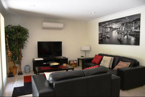Wagga Riverside Apartments - Surfers Gold Coast 2