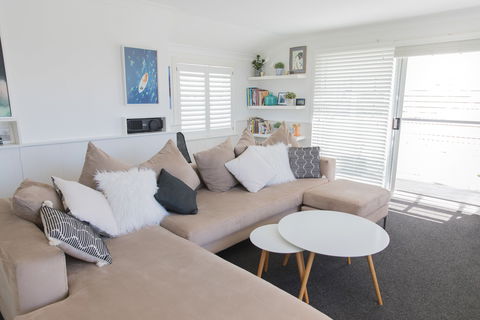 White Beach Cottage - The Perfect Beach Getaway - Surfers Gold Coast 2
