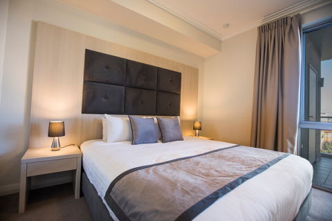 Zappeion Apartments - Surfers Gold Coast 1