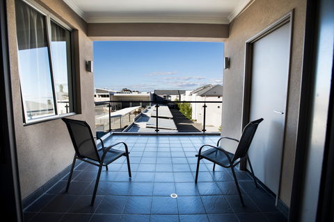 Zappeion Apartments - Surfers Gold Coast 2