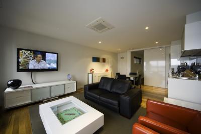5 Knots Metung - Surfers Gold Coast 2