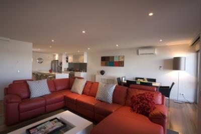 5 Knots Metung - Surfers Gold Coast 3