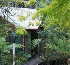 Eagle Hammer Cottages - Surfers Gold Coast 1