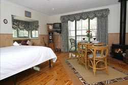 Eagle Hammer Cottages - Surfers Gold Coast 2