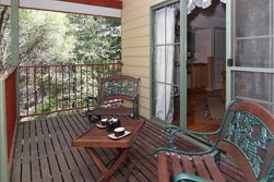 Eagle Hammer Cottages - Surfers Gold Coast 3