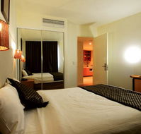 Golden Pebble Hotel - Surfers Gold Coast