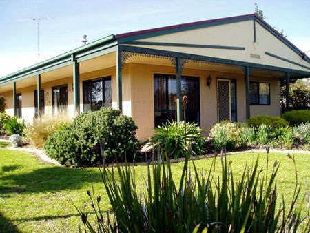 Bells By The Beach Holiday House - Surfers Gold Coast 0
