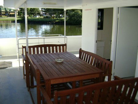 Boyds Bay Houseboat Holidays - Surfers Gold Coast 3
