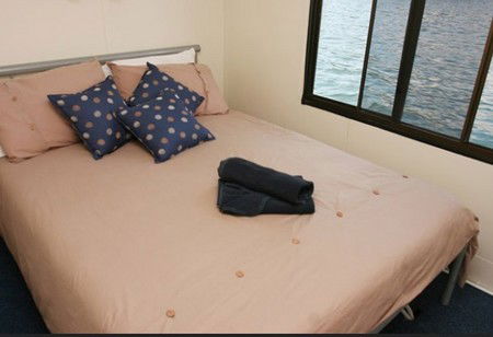 Boyds Bay Houseboat Holidays - Surfers Gold Coast 4