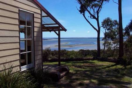 The Island Spa And Cottages - Surfers Gold Coast 1