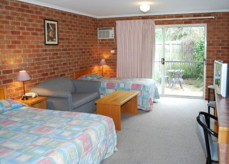Inverloch Central Motor Inn - Surfers Gold Coast 4