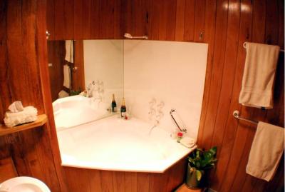 Warrnambools No 1 Luxury Apartment - Surfers Gold Coast 3