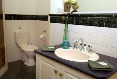 Warrnambools No 1 Luxury Apartment - Surfers Gold Coast 5