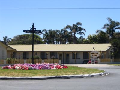 Lakes Entrance Holiday Units - Surfers Gold Coast 0