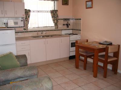 Lakes Entrance Holiday Units - Surfers Gold Coast 4