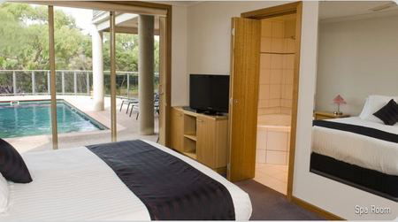 Eugenies Luxury Accommodation - Surfers Gold Coast 4