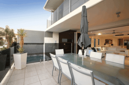 Alex Beach House - Surfers Gold Coast 1