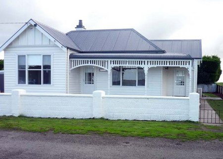 Calgary House & Cottage Accommodation - Surfers Gold Coast 0