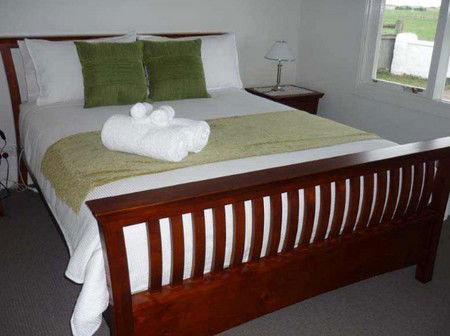 Calgary House & Cottage Accommodation - Surfers Gold Coast 4