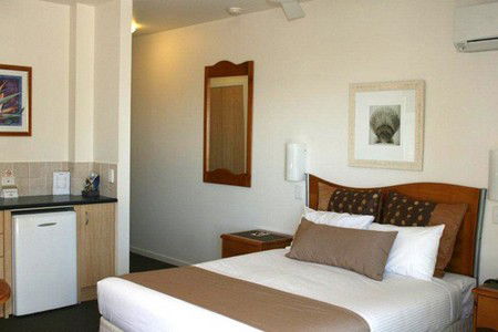 Yamba Beach Motel - Surfers Gold Coast 0