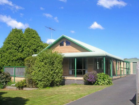 Black Dolphin Seaside Cottage - Surfers Gold Coast 0