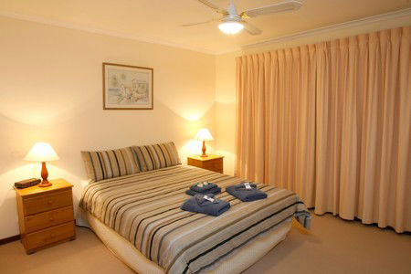 Black Dolphin Seaside Cottage - Surfers Gold Coast 1