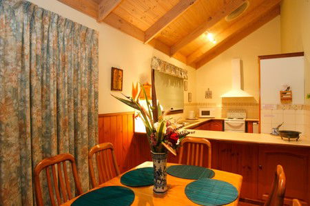 Black Dolphin Seaside Cottage - Surfers Gold Coast 4