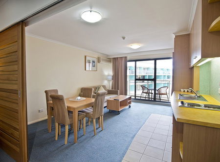Oaks Waterfront Resort - Surfers Gold Coast 2