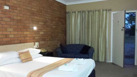 AA Hilldrop Motor Inn - Surfers Gold Coast 0