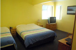 Dorchester Inn - Surfers Gold Coast 2