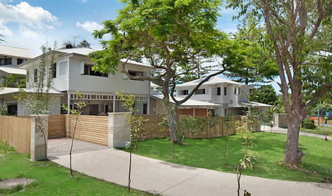 Aaman & Cinta Villa - Surfers Gold Coast 3