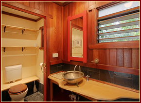 Absolute Beachfront Bamboo Hideaway - Surfers Gold Coast 4
