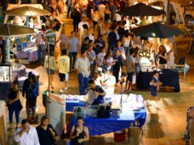 Surfers Paradise Beachfront Markets - Surfers Gold Coast 0