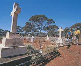 Old Pioneer Cemetery Coolgardie - Surfers Gold Coast 0