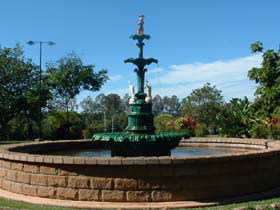 Band Rotunda And Fairy Fountain - Surfers Gold Coast 0