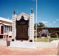 Gayndah War Memorial - Surfers Gold Coast