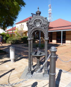Witcombe Fountain - Surfers Gold Coast 0