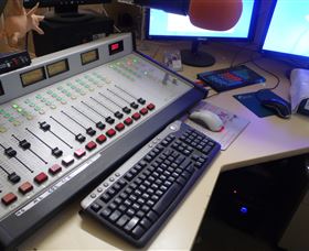 Peak Hill FM Community Radio Station - Surfers Gold Coast 0