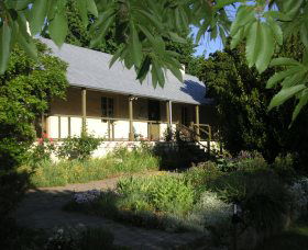 Raglan Gallery And Cultural Centre - Surfers Gold Coast 1