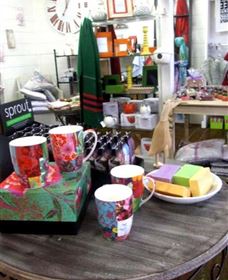 The Famous Tinonee Cafe And Gift Shop - Surfers Gold Coast 0