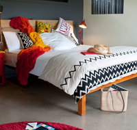 Deshons Retreat - Surfers Gold Coast