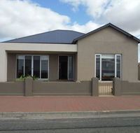 Stansbury Beach House - Surfers Gold Coast